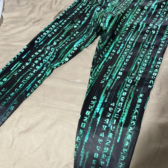 COPY - NWT Blackmilk Matrix Code HWMF leggings limited collection - Picture 4 of 10